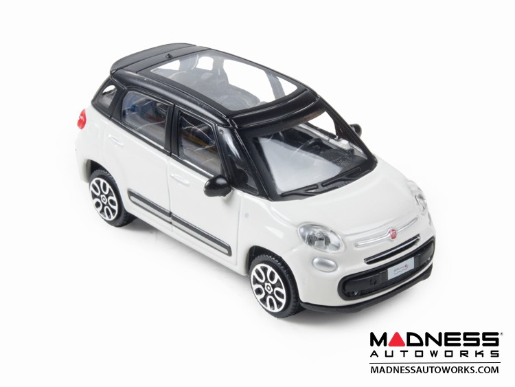 Fiat 500L Die Cast Model (1/43 scale) White Bburago